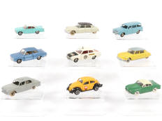 Lot 280 - DINKY TOYS (9)
