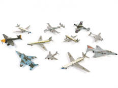Lot 195 - DINKY TOYS (11)