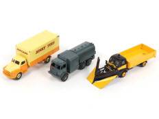 Lot 266 - DINKY TOYS (GB) (3)