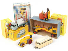 Lot 270 - DINKY TOYS (GB) (5)