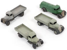 Lot 295 - DINKY TOYS (GB) (4)
