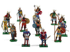 FIGURINES DIVERSES (14)