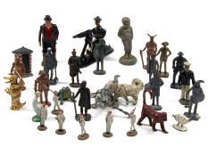 FIGURINES DIVERSES (30)