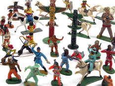 FIGURINES DIVERSES (65)
