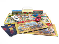 DIVERS & SCALEXTRIC (8)