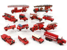 Lot 179 - DIVERS (14)