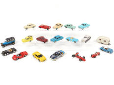 Lot 83 - DIVERS (19)