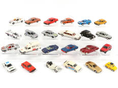 Lot 131 - DIVERS (24)