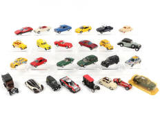 Lot 137 - DIVERS (26)