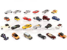 Lot 128 - DIVERS (24)