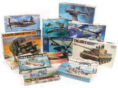 Lot 44 - DIVERS (13)