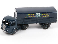 Lot 229 - DINKY TOYS (FRANCE) (1)