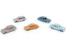 Lot 260 - DINKY TOYS (FRANCE) (5)