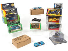 Lot 71 - DIVERS (12)