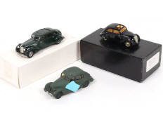 Lot 53 - DIVERS (3)