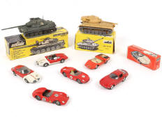 Lot 65 - DIVERS (8)