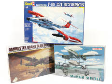 Lot 33 - DIVERS (3)