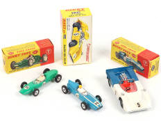 Lot 254 - DINKY TOYS (GB) (3)