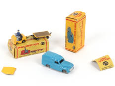 Lot 252 - DINKY TOYS (GB) (2)